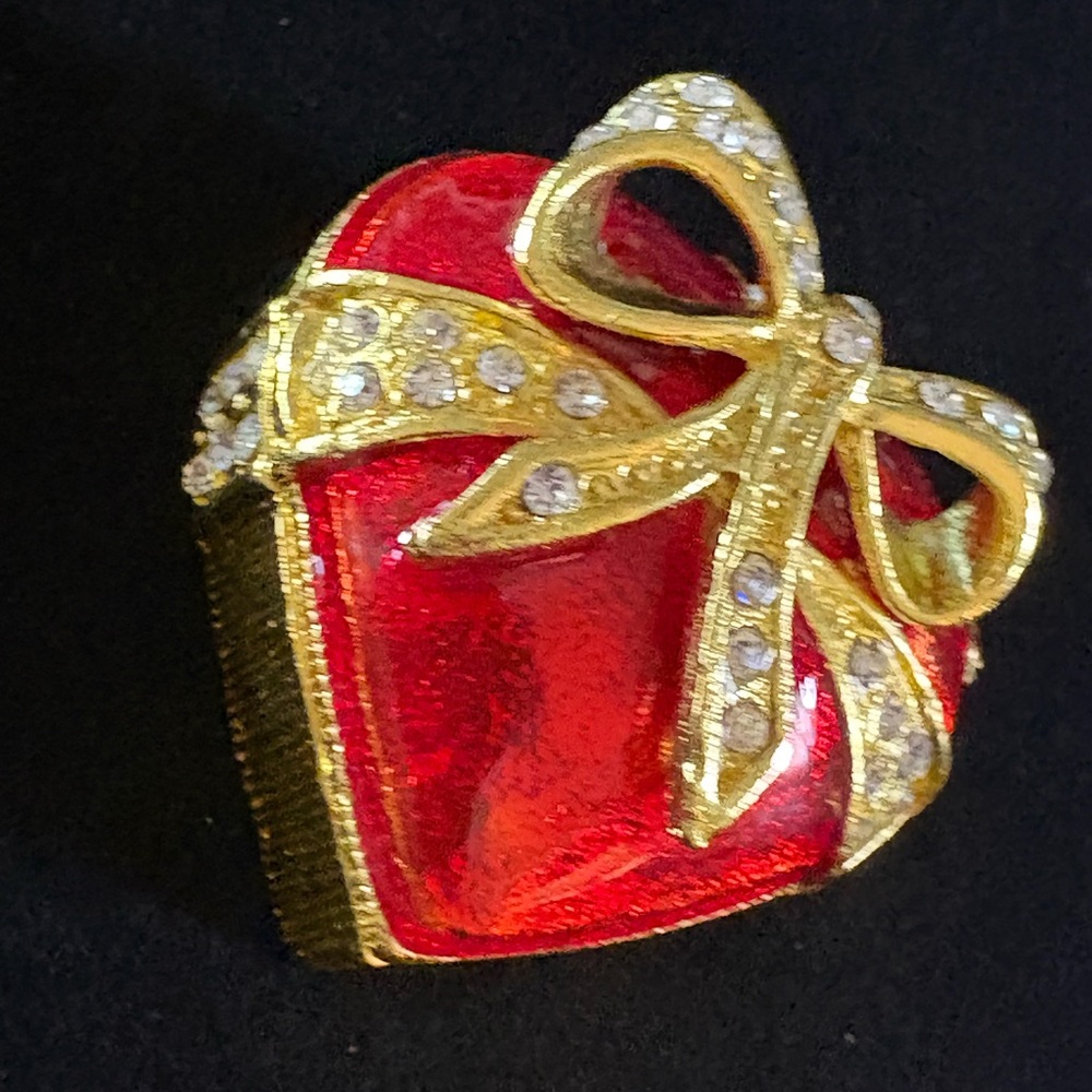 Artform Red Enamel Heart Trinket Box Gold Tone Rhinestone Bow Magnetic Lid